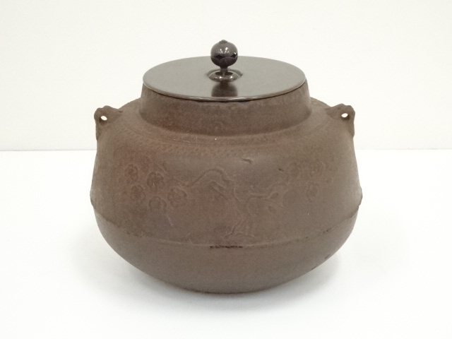  天猫造　梅竹地紋甑口釜（千家十職　大西清右衛門極箱）